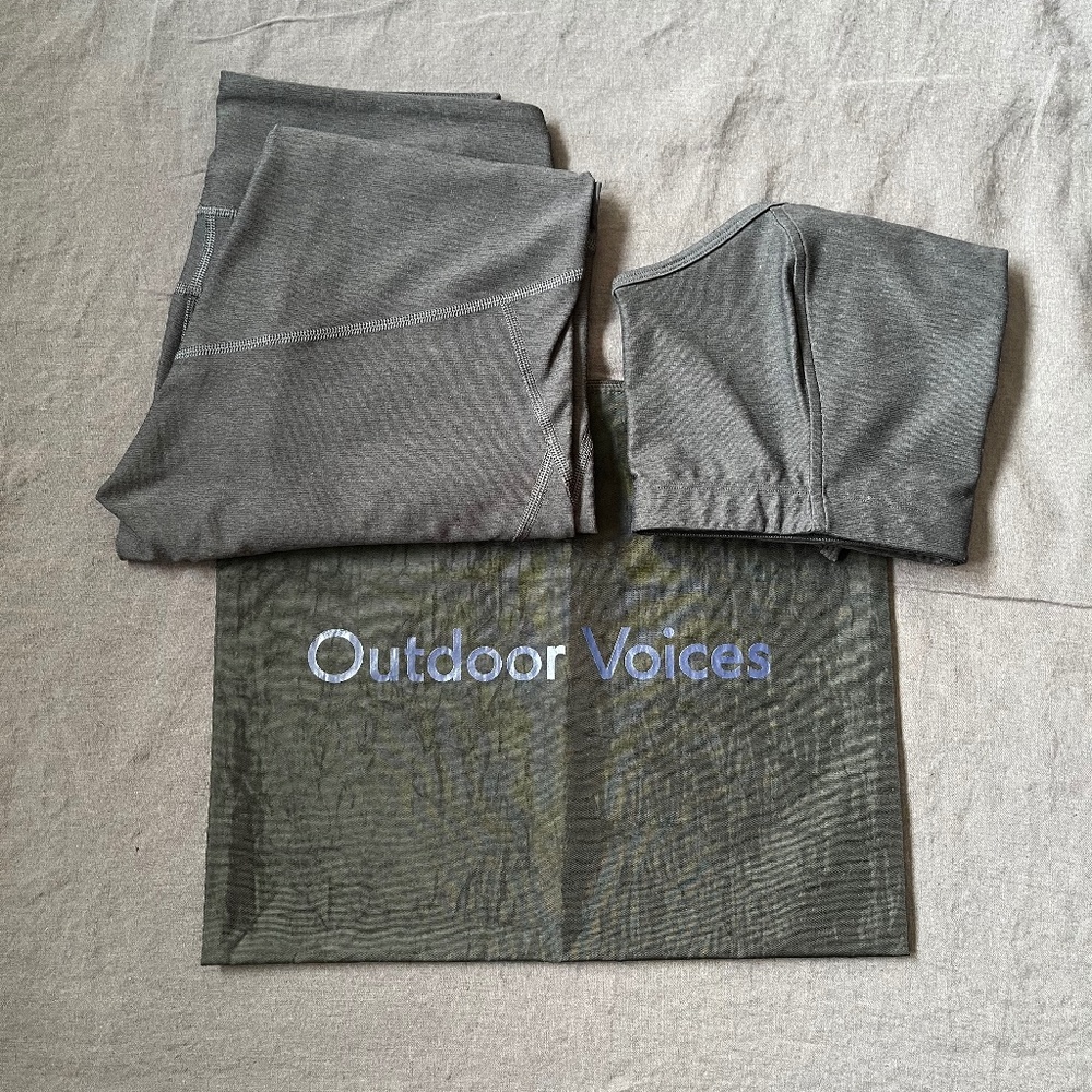 Outdoor Voices Warm-up Kit. Charcoal. Size Medium.